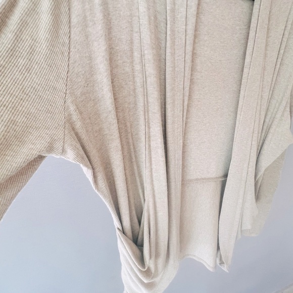 Fighting Eel Oatmeal Colored Cardigan Size Small/Medium - Picture 5 of 7